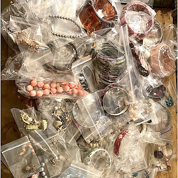 JUST WOW! Mother load of antique,Vintage,Costume +Retro Jewelry! - Picture 1 of 17